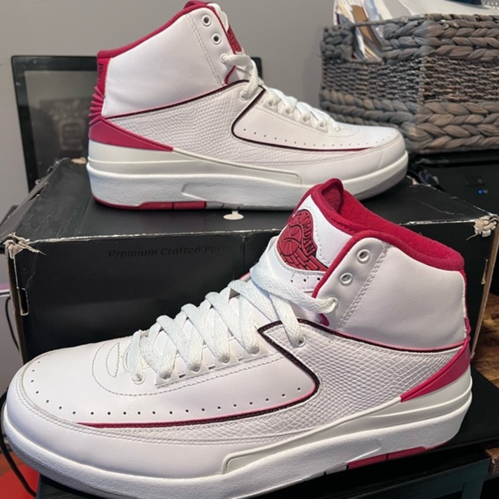 Air Jordan 2 Retro Chicago 2022 - Men’s Size 11 - DX2454-106